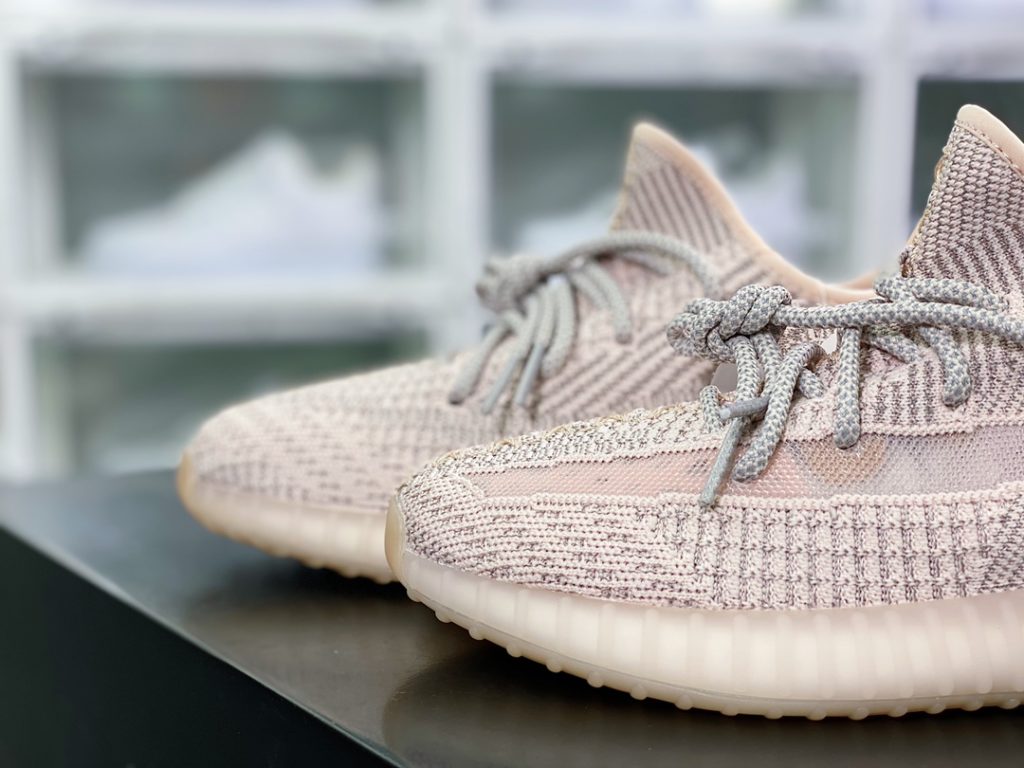 Kanye West x Yeezy Boost 350 V2 Kanye West x Yeezy Boost 350 V2