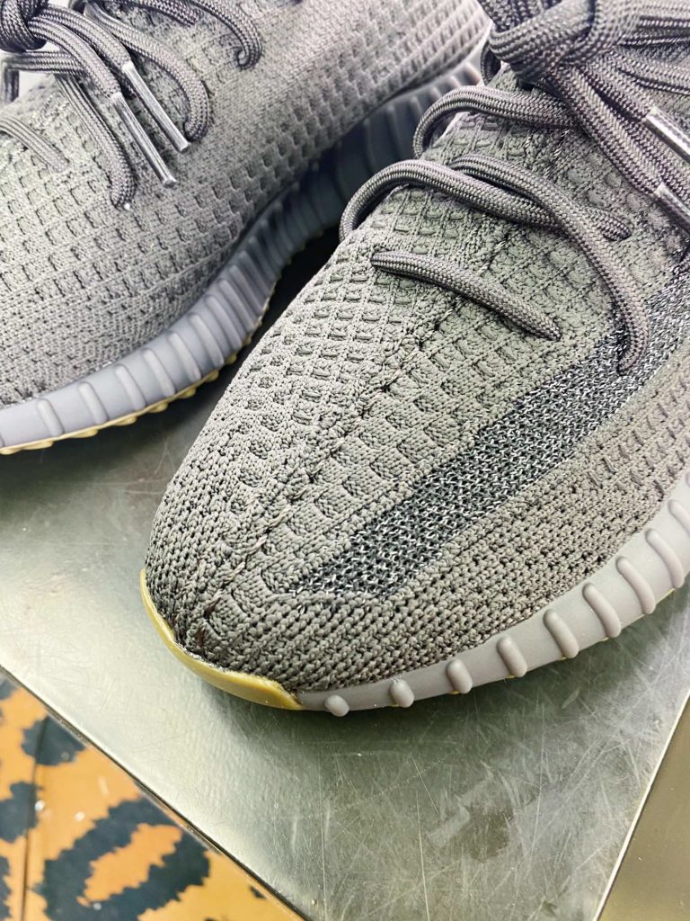 Kanye West x Yeezy Boost 350 V2 Kanye West x Yeezy Boost 350 V2