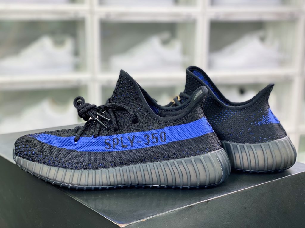 Kanye West x Yeezy Boost 350 V2 Kanye West x Yeezy Boost 350 V2