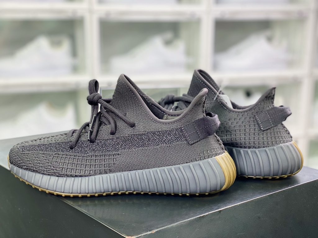 Kanye West x Yeezy Boost 350 V2 Kanye West x Yeezy Boost 350 V2