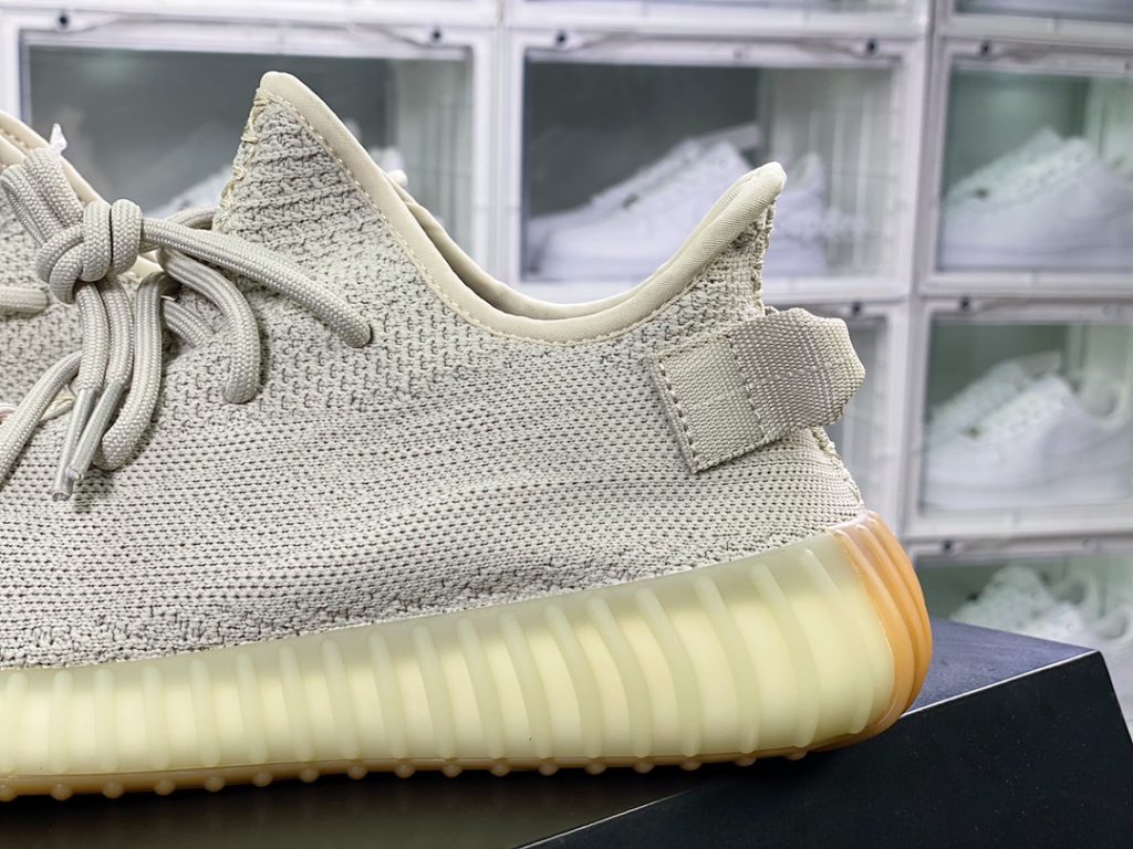 Kanye West x Yeezy Boost 350 V2 Kanye West x Yeezy Boost 350 V2
