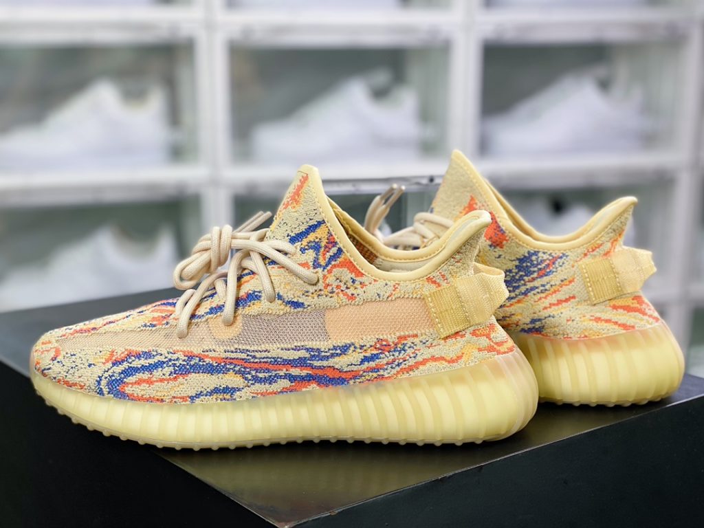Kanye West x Yeezy Boost 350 V2 Kanye West x Yeezy Boost 350 V2