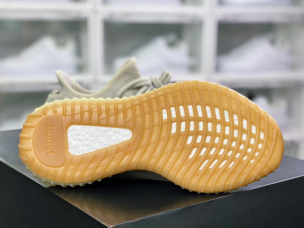 Kanye West x Yeezy Boost 350 V2 Kanye West x Yeezy Boost 350 V2