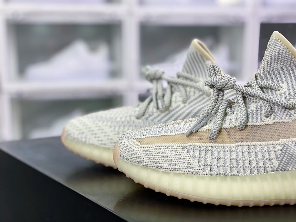 Kanye West x Yeezy Boost 350 V2 Kanye West x Yeezy Boost 350 V2