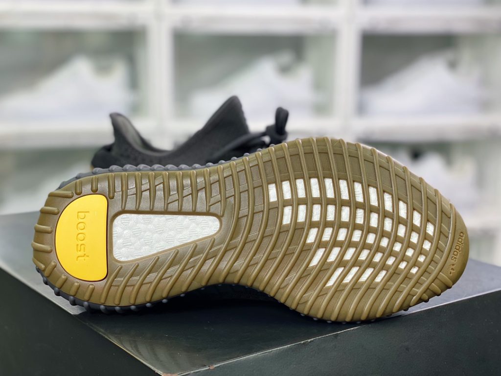 Kanye West x Yeezy Boost 350 V2 Kanye West x Yeezy Boost 350 V2