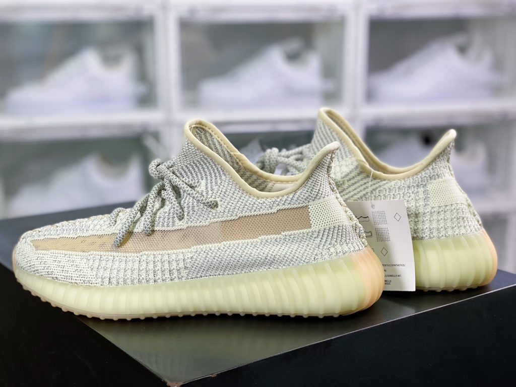 Kanye West x Yeezy Boost 350 V2 Kanye West x Yeezy Boost 350 V2