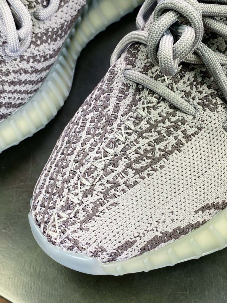 Kanye West x Yeezy Boost 350 V2 Kanye West x Yeezy Boost 350 V2