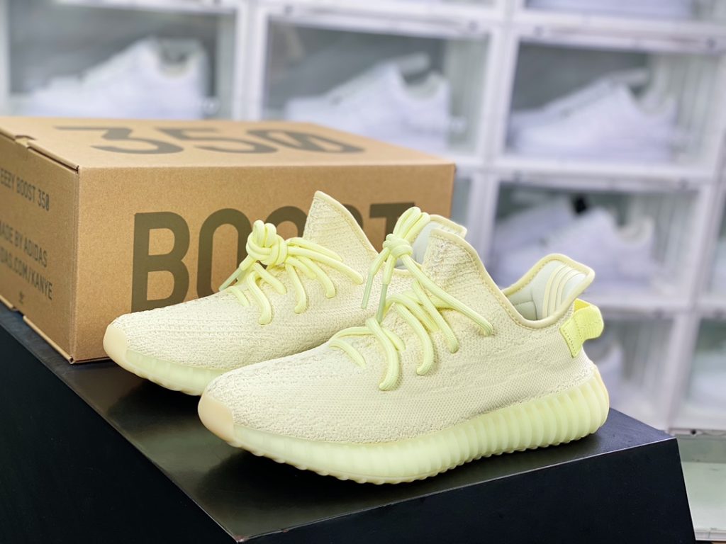 Kanye West x Yeezy Boost 350 V2 Kanye West x Yeezy Boost 350 V2
