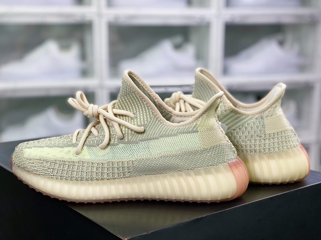 Kanye West x Yeezy Boost 350 V2 Kanye West x Yeezy Boost 350 V2