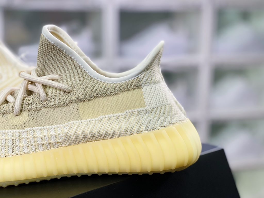 Kanye West x Yeezy Boost 350 V2 Kanye West x Yeezy Boost 350 V2