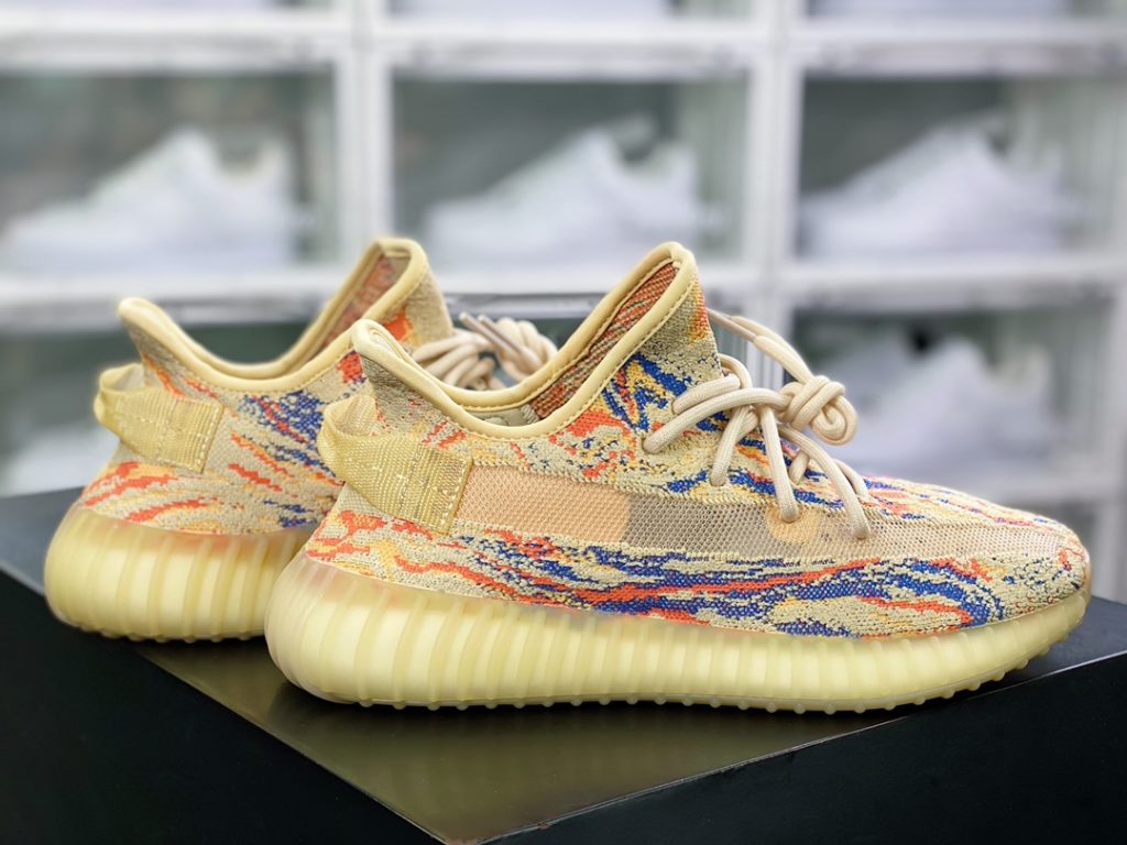 Kanye West x Yeezy Boost 350 V2 Kanye West x Yeezy Boost 350 V2