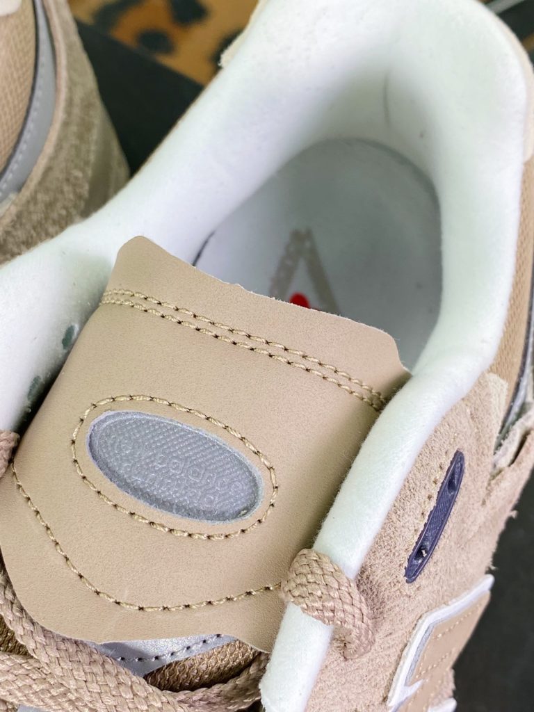 ML2002 series retro dad style casual sports jogging shoes ML2002 series retro dad style casual sports jogging shoes