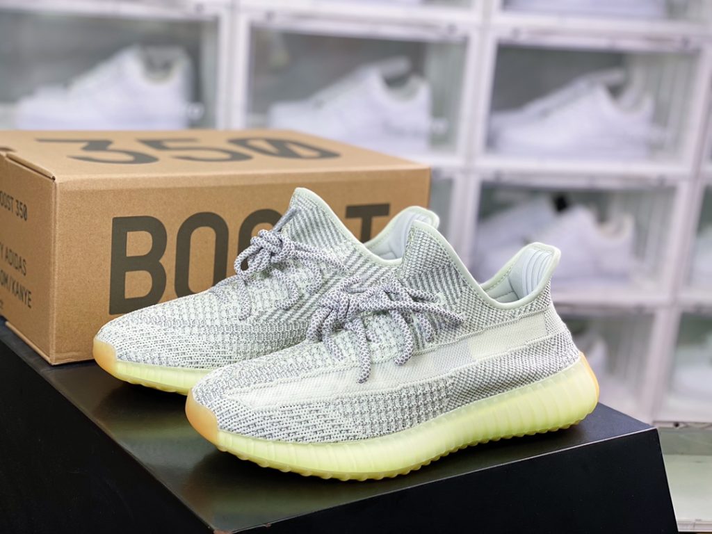Kanye West x Yeezy Boost 350 V2 Kanye West x Yeezy Boost 350 V2