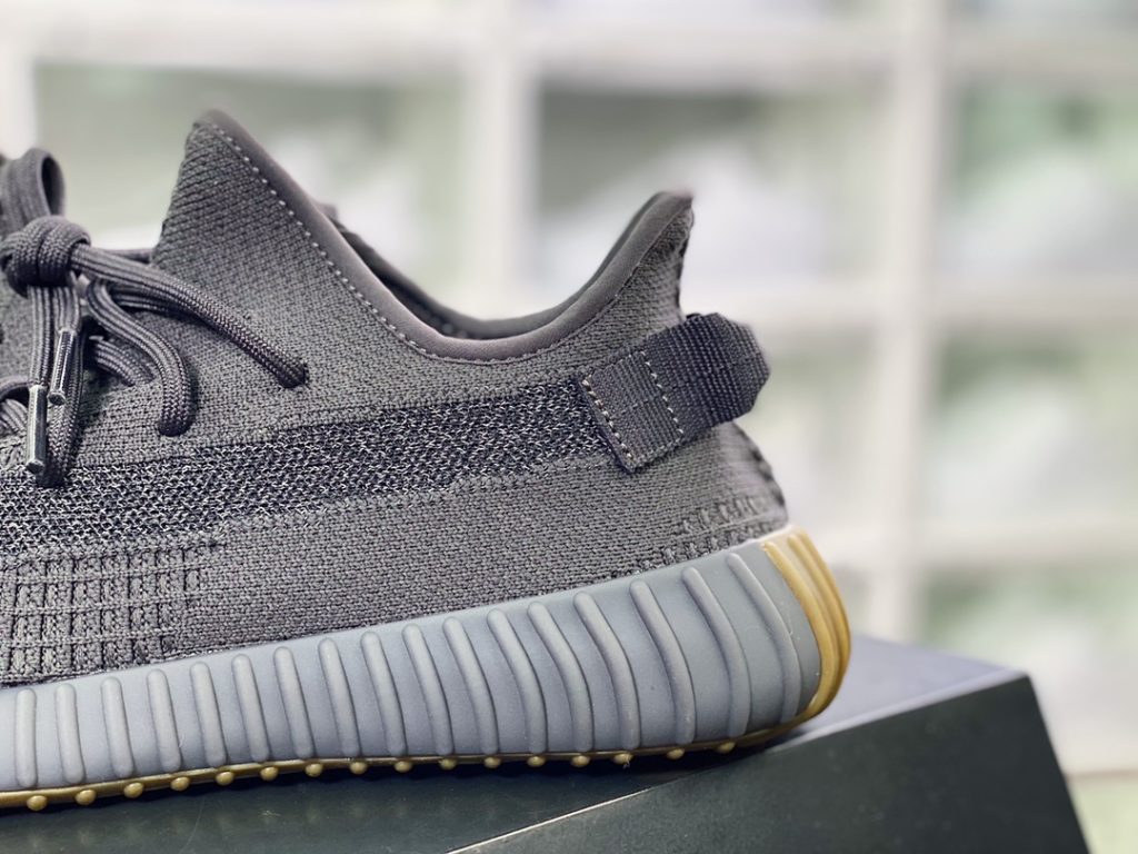 Kanye West x Yeezy Boost 350 V2 Kanye West x Yeezy Boost 350 V2