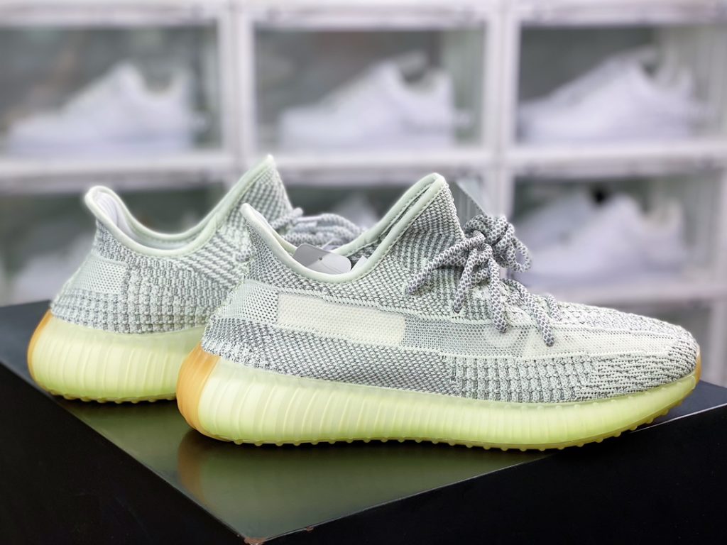 Kanye West x Yeezy Boost 350 V2 Kanye West x Yeezy Boost 350 V2