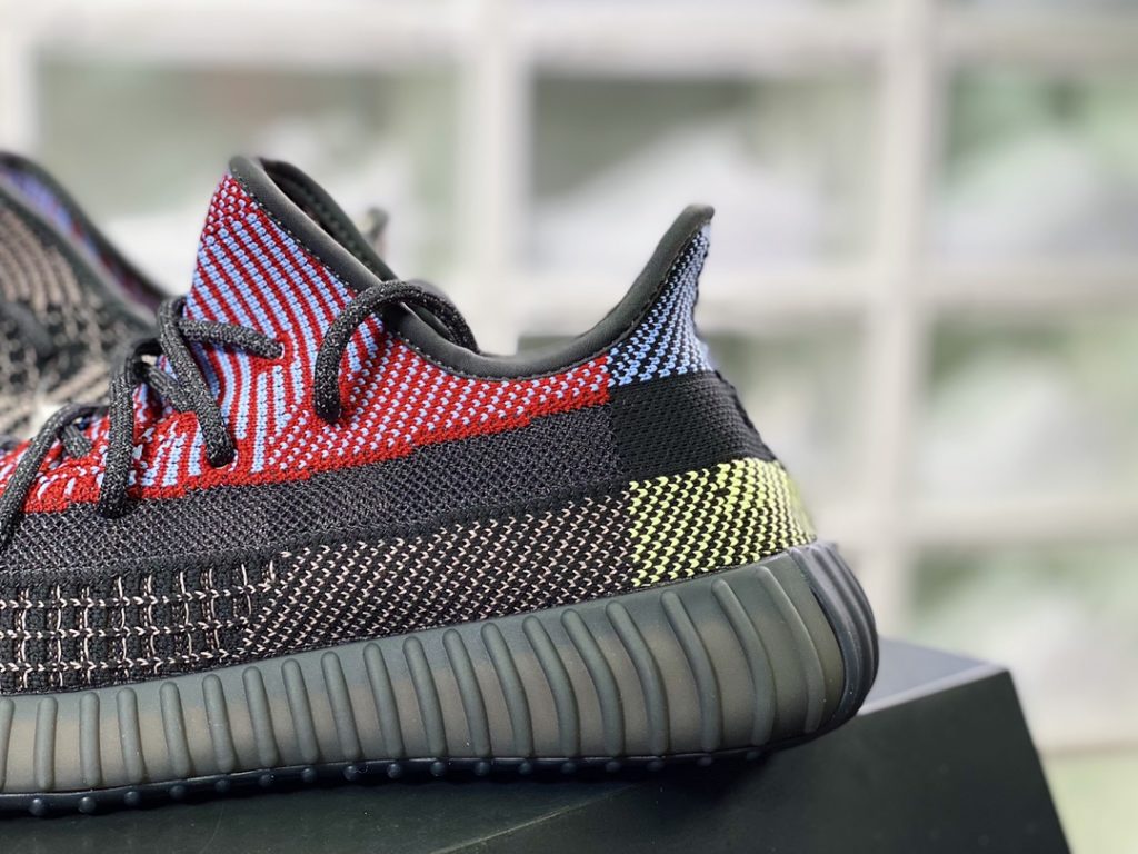 Kanye West x Yeezy Boost 350 V2 Kanye West x Yeezy Boost 350 V2