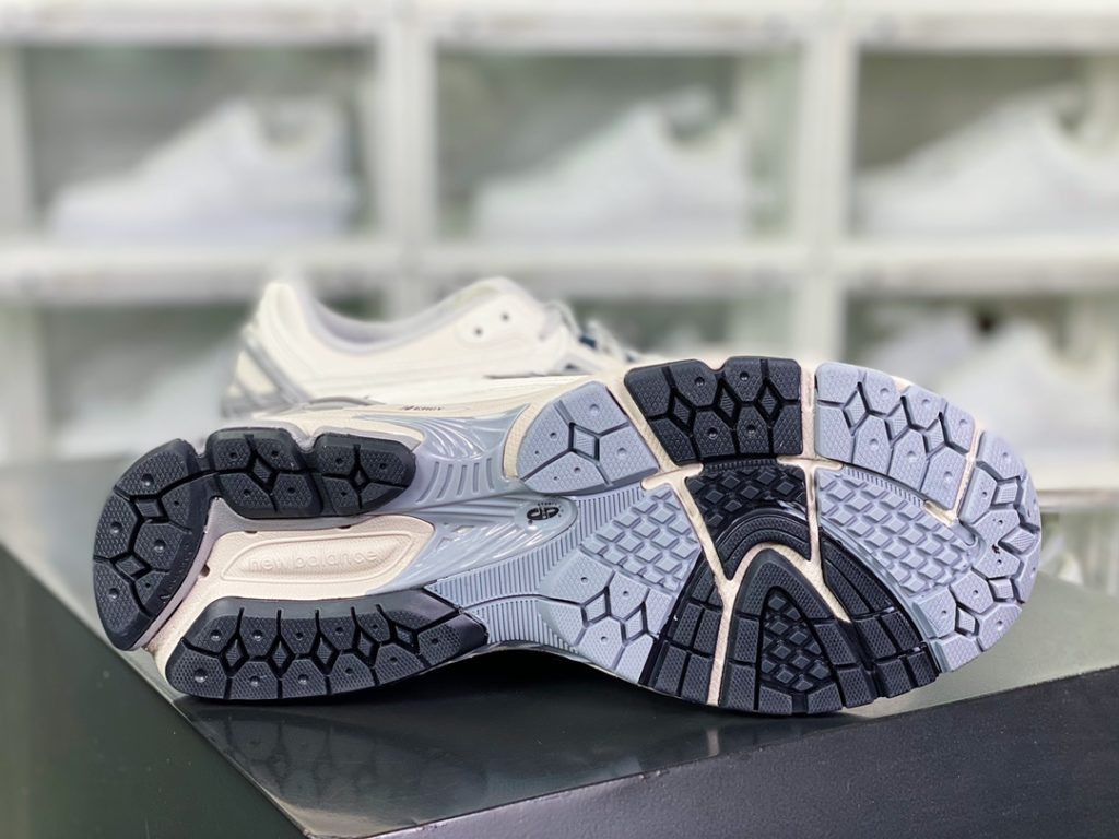 M1906R series retro dad style casual sports jogging shoes M1906R series retro dad style casual sports jogging shoes
