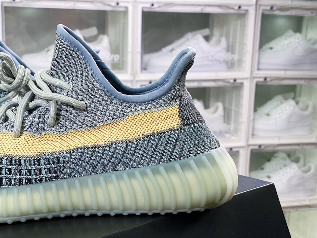 Kanye West x Yeezy Boost 350 V2 Kanye West x Yeezy Boost 350 V2