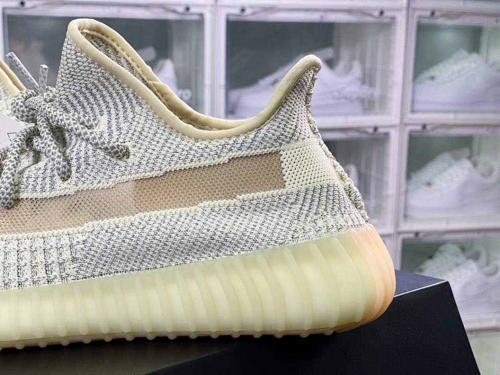 Kanye West x Yeezy Boost 350 V2 Kanye West x Yeezy Boost 350 V2