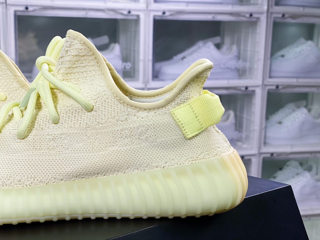 Kanye West x Yeezy Boost 350 V2 Kanye West x Yeezy Boost 350 V2