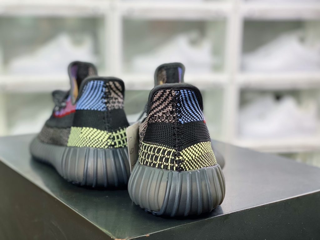 Kanye West x Yeezy Boost 350 V2 Kanye West x Yeezy Boost 350 V2