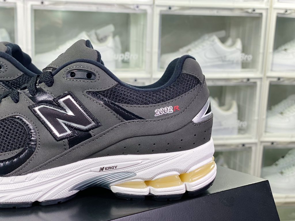 ML2002 series retro dad style casual sports jogging shoes ML2002 series retro dad style casual sports jogging shoes