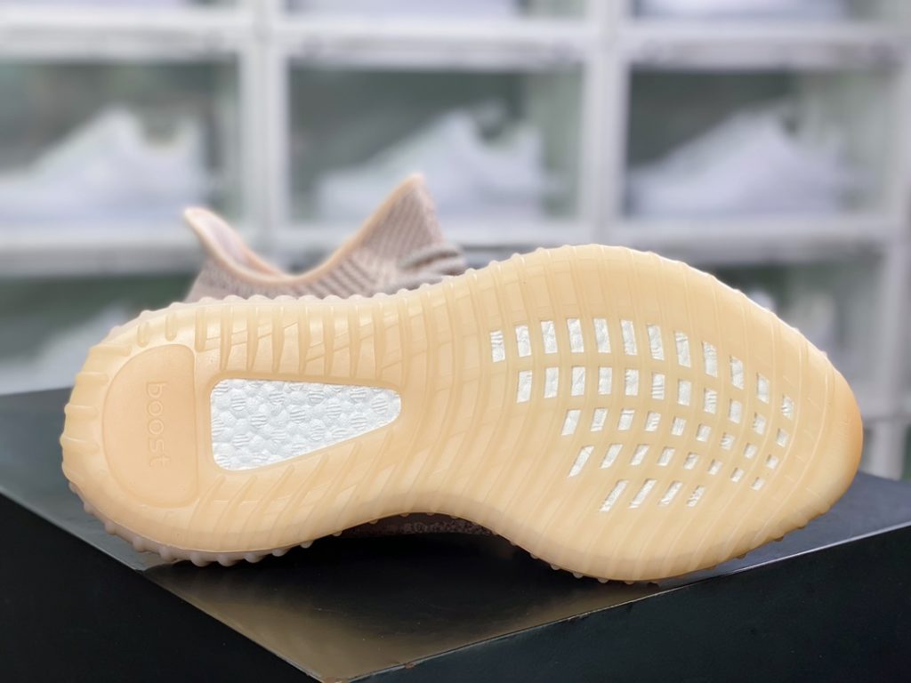 Kanye West x Yeezy Boost 350 V2 Kanye West x Yeezy Boost 350 V2