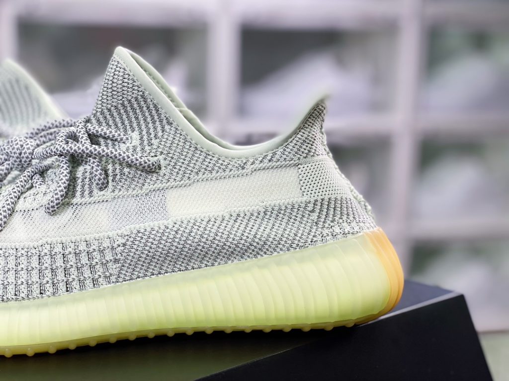 Kanye West x Yeezy Boost 350 V2 Kanye West x Yeezy Boost 350 V2