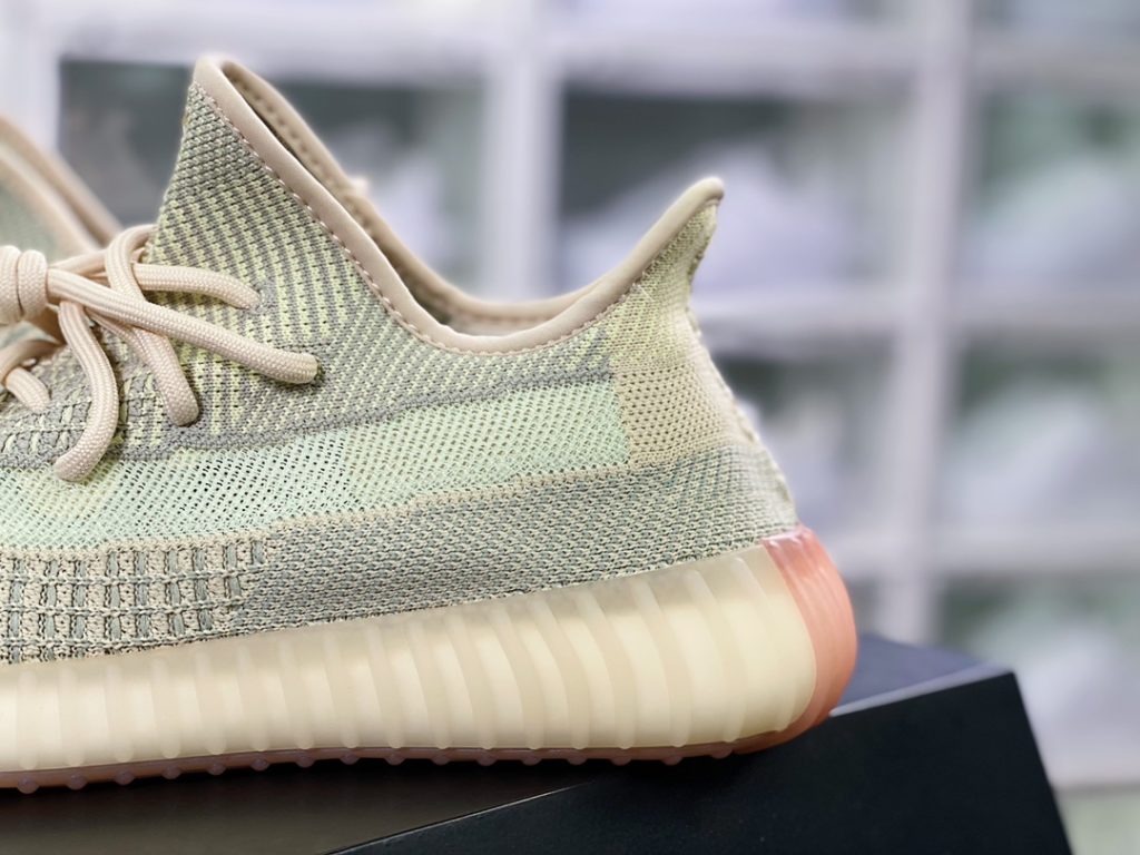 Kanye West x Yeezy Boost 350 V2 Kanye West x Yeezy Boost 350 V2