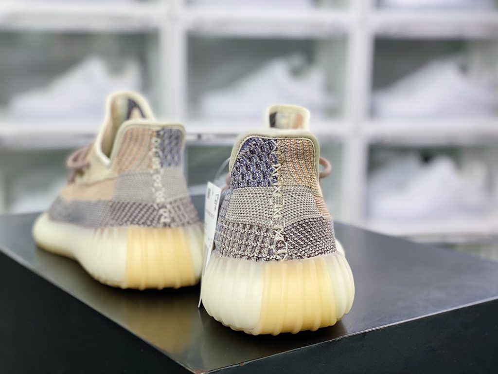 Kanye West x Yeezy Boost 350 V2 Kanye West x Yeezy Boost 350 V2