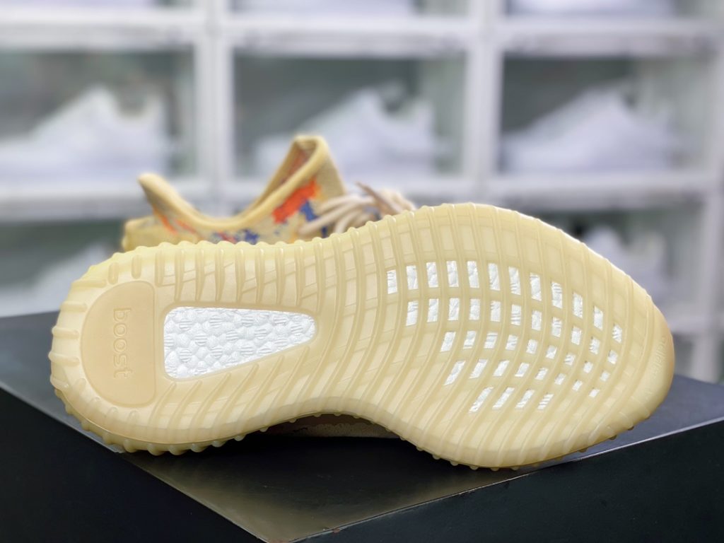 Kanye West x Yeezy Boost 350 V2 Kanye West x Yeezy Boost 350 V2