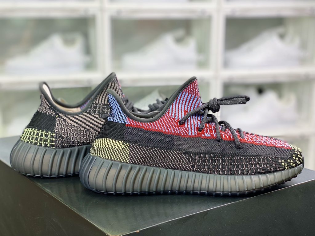 Kanye West x Yeezy Boost 350 V2 Kanye West x Yeezy Boost 350 V2