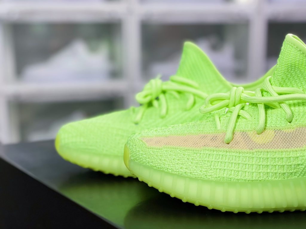 Kanye West x Yeezy Boost 350 V2 Kanye West x Yeezy Boost 350 V2