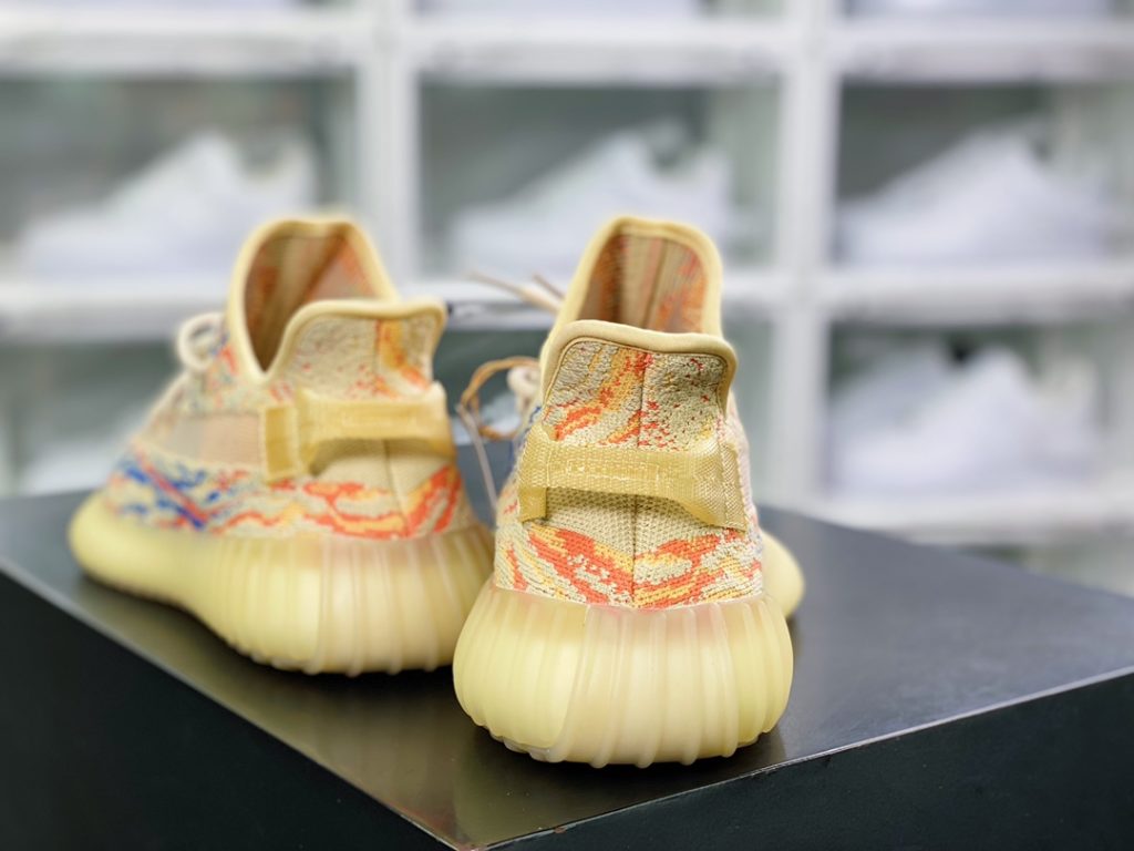 Kanye West x Yeezy Boost 350 V2 Kanye West x Yeezy Boost 350 V2