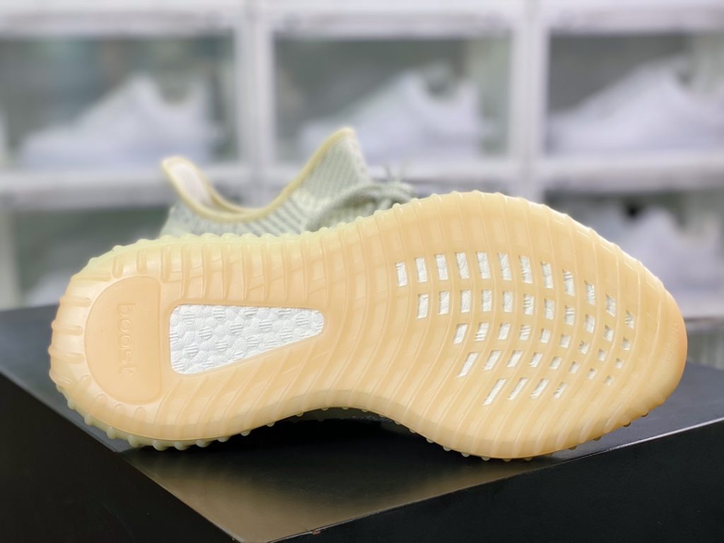 Kanye West x Yeezy Boost 350 V2 Kanye West x Yeezy Boost 350 V2