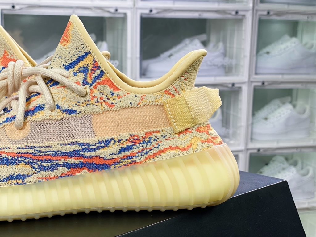 Kanye West x Yeezy Boost 350 V2 Kanye West x Yeezy Boost 350 V2