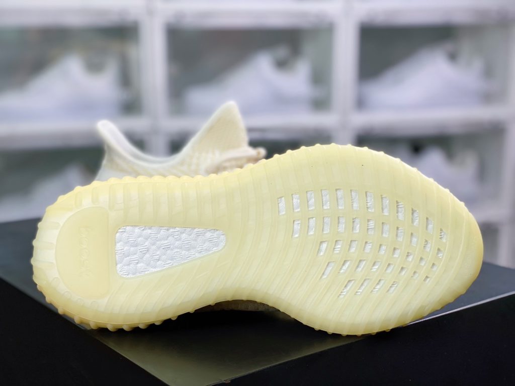 Kanye West x Yeezy Boost 350 V2 Kanye West x Yeezy Boost 350 V2