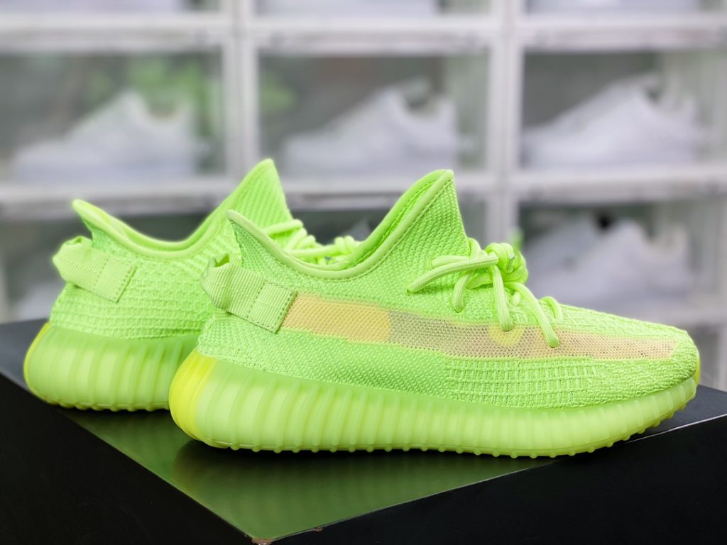 Kanye West x Yeezy Boost 350 V2 Kanye West x Yeezy Boost 350 V2
