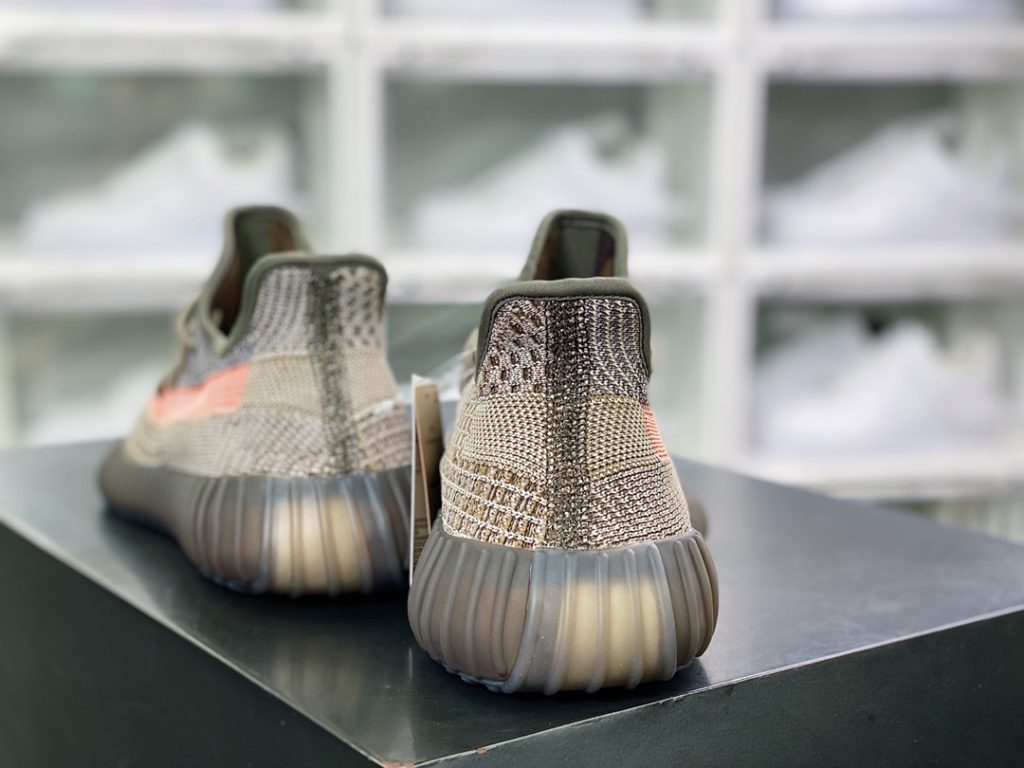 Kanye West x Yeezy Boost 350 V2 Kanye West x Yeezy Boost 350 V2