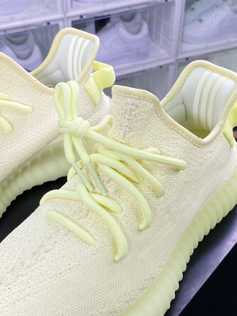 Kanye West x Yeezy Boost 350 V2 Kanye West x Yeezy Boost 350 V2