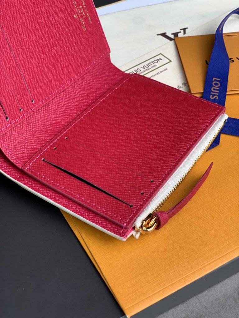 High version leather buckle! M58114 red! This wallet is made from soft Monogram canvas! Lining with bright colors! Extremely elegant temperament! light! The design of the change bag is more practical! Size: 12X9Cm.