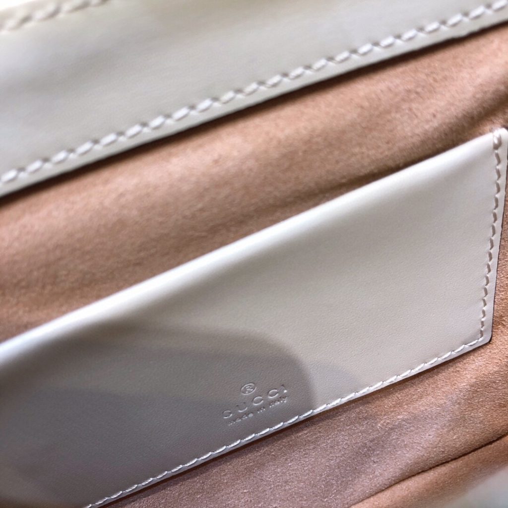 𝗝 𝗮 𝗰 𝗸 𝗶 𝗲 1961 original factory leather 🔥# ▫ : Model: 637091 ▫ : Size: 19 * 13 * 3 𝗰𝗺𝗺𝗺 Jackie This season's highly recognizable handbag returns to the forefront of fashion. The full leather bag is made of original materials, with an additional detachable shoulder strap. The second shoulder strap can be fastened to the handbag with a buckle, injecting a modern and fashionable style into the collection design, creating a variety of carrying options such as handheld, shoulder back or cross body. A variety of wear patterns and styles are a welcome choice for all customers who have become part of the brand's personality spirit.