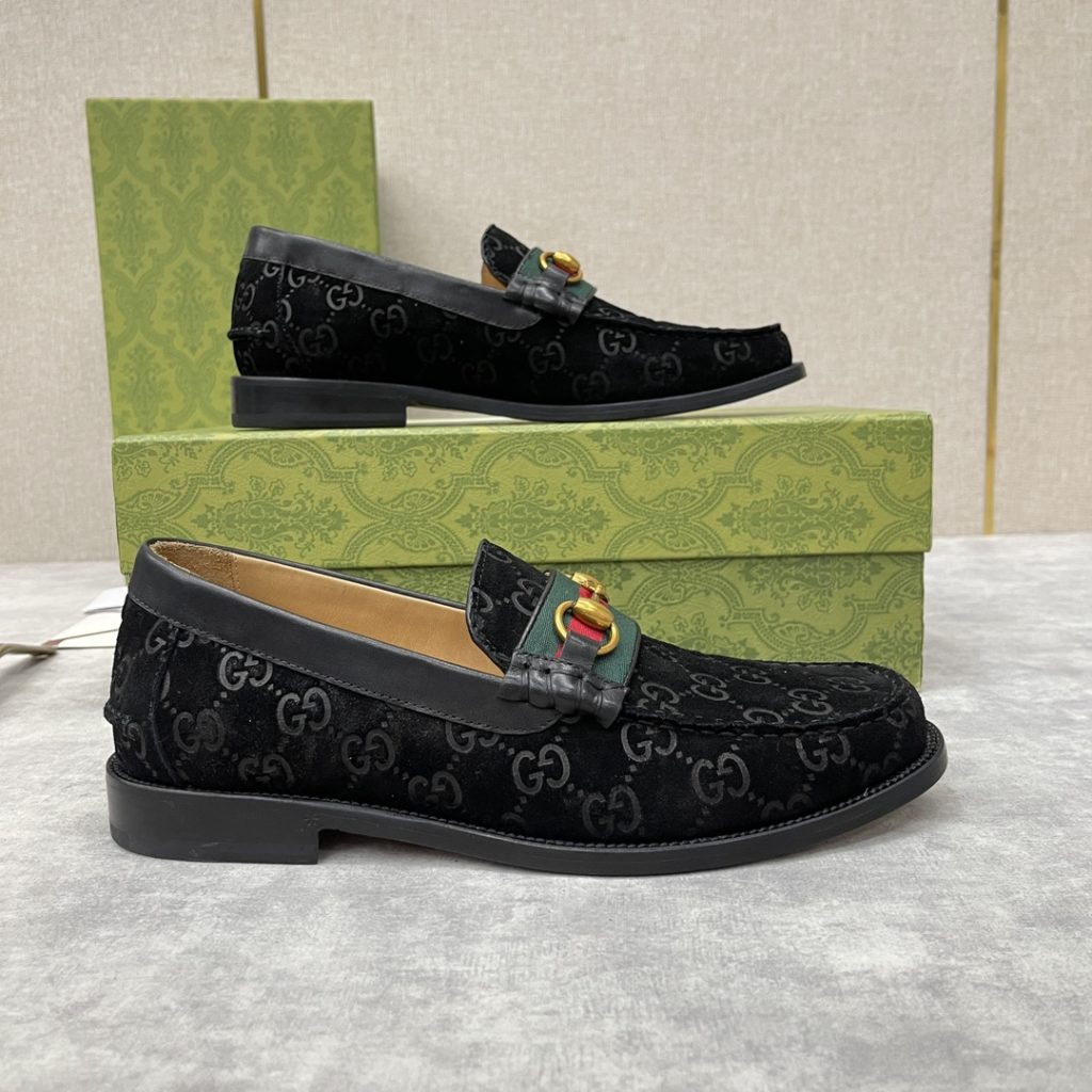 💋💍 GUCCI Ancient~Chixin Men's Horse Titles Buckle Lefu Shoes Leather Shoes This Lefu shoe has always been a classic piece of Gucc *'s various series, constantly adding subtle new ideas to classic design, and continuously reproducing the collection of classic elements. The series aims to break through the constraints of the inherent rules of the fashion world, conveying the design concept that a piece should not only be popular for one season, but that it will continue to evolve over time. This shoe features imported cow leather/beaded open edge leather/embossed cow leather/GG canvas leather for a new interpretation, embellished with classic details. Red and green striped webbing and palladium toned horse clasps symbolize the equestrian world, celebrating the brand's equestrian roots with low-key details. The inner lining is dyed with cow leather to create an original leather outsole for comfort and strong experience. The pursuit of high-quality shoes looks like they are packaged in the original box. Standard leather shoes are available in sizes of 39~44 # (38.45.46 🉑 : Customized)