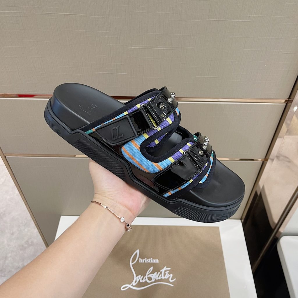 CL2023's latest model - the latest member of the men's thick sole rivet slipper nail family, is also a dazzling red sole shoe element. The embroidery on the cow leather upper is super heavy and has a texture. Original red outsole, Size: 38-45