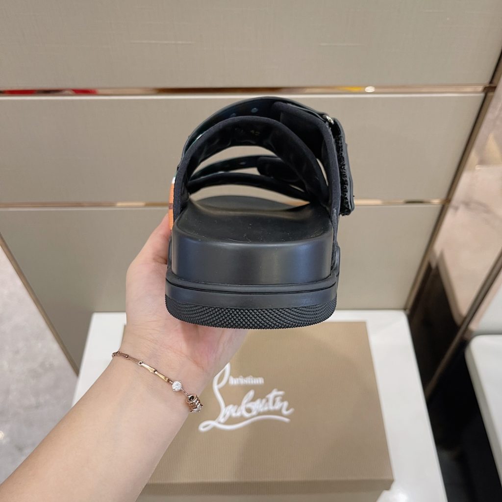 CL2023's latest model - the latest member of the men's thick sole rivet slipper nail family, is also a dazzling red sole shoe element. The embroidery on the cow leather upper is super heavy and has a texture. Original red outsole, Size: 38-45