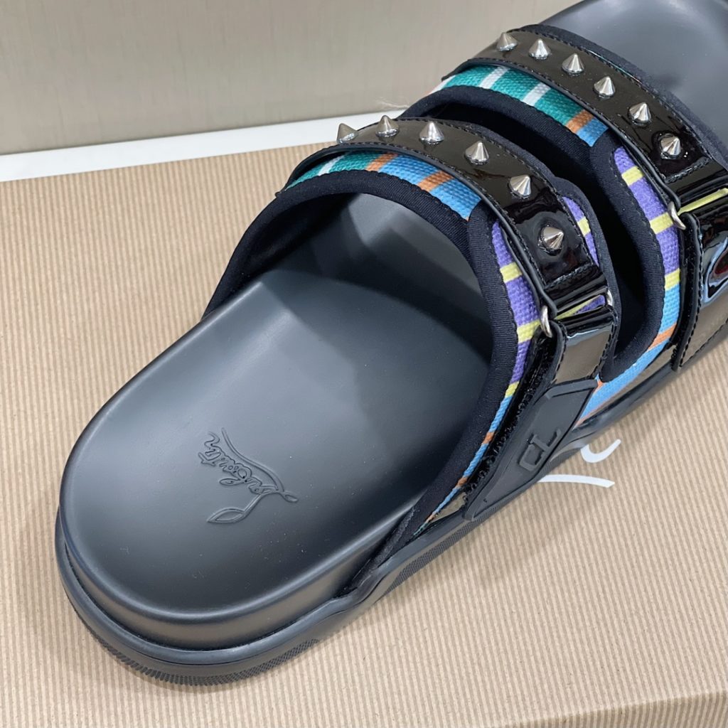 CL2023's latest model - the latest member of the men's thick sole rivet slipper nail family, is also a dazzling red sole shoe element. The embroidery on the cow leather upper is super heavy and has a texture. Original red outsole, Size: 38-45