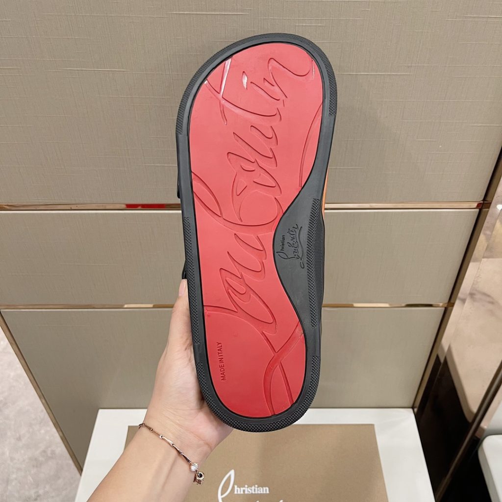 CL2023's latest model - the latest member of the men's thick sole rivet slipper nail family, is also a dazzling red sole shoe element. The embroidery on the cow leather upper is super heavy and has a texture. Original red outsole, Size: 38-45