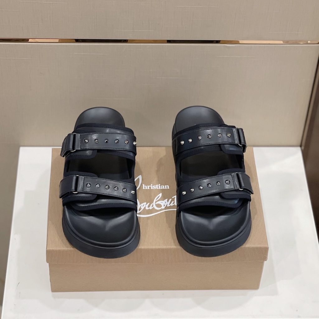 CL2023's latest model - the latest member of the men's thick sole rivet slipper nail family, is also a dazzling red sole shoe element. The embroidery on the cow leather upper is super heavy and has a texture. Original red outsole, Size: 38-45