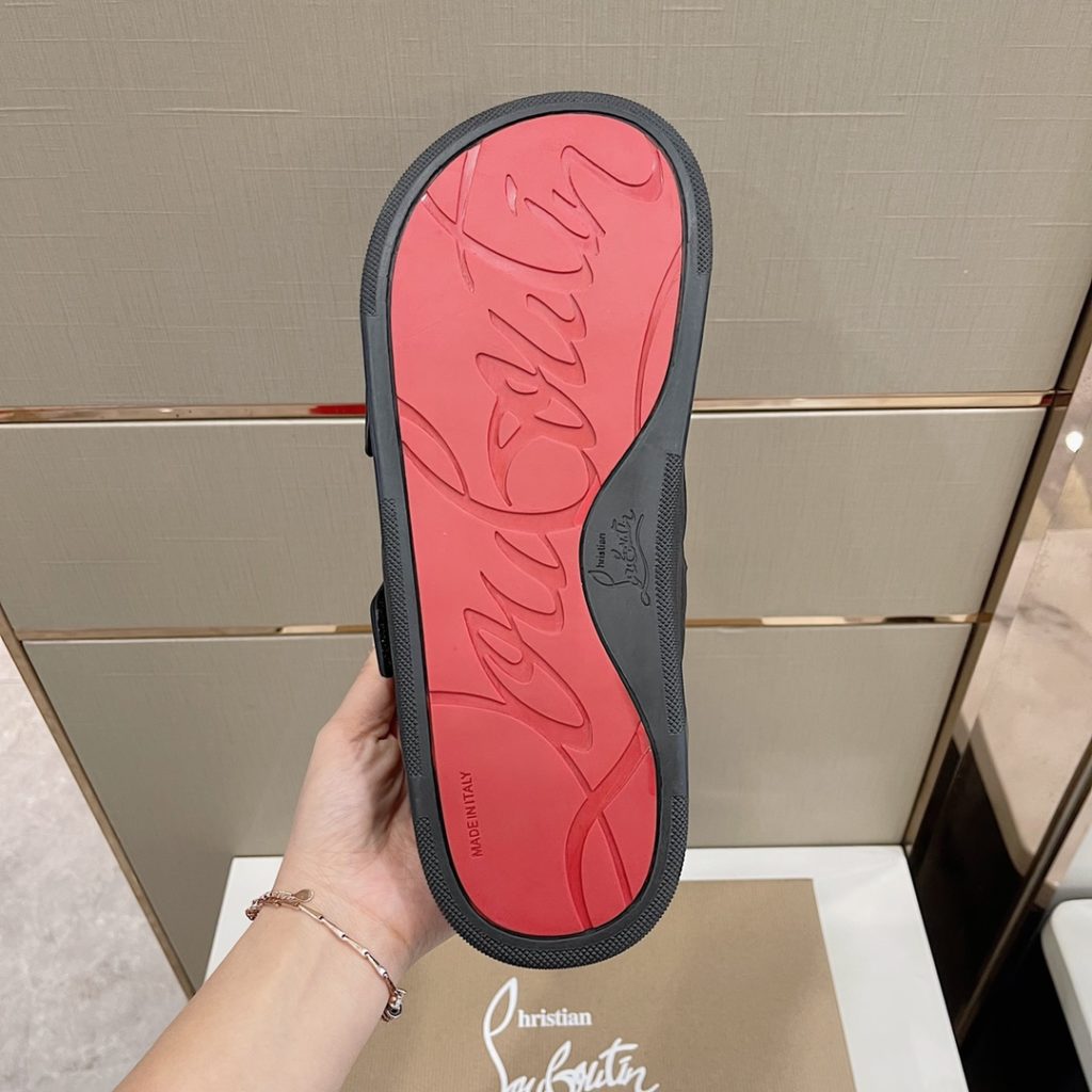 CL2023's latest model - the latest member of the men's thick sole rivet slipper nail family, is also a dazzling red sole shoe element. The embroidery on the cow leather upper is super heavy and has a texture. Original red outsole, Size: 38-45