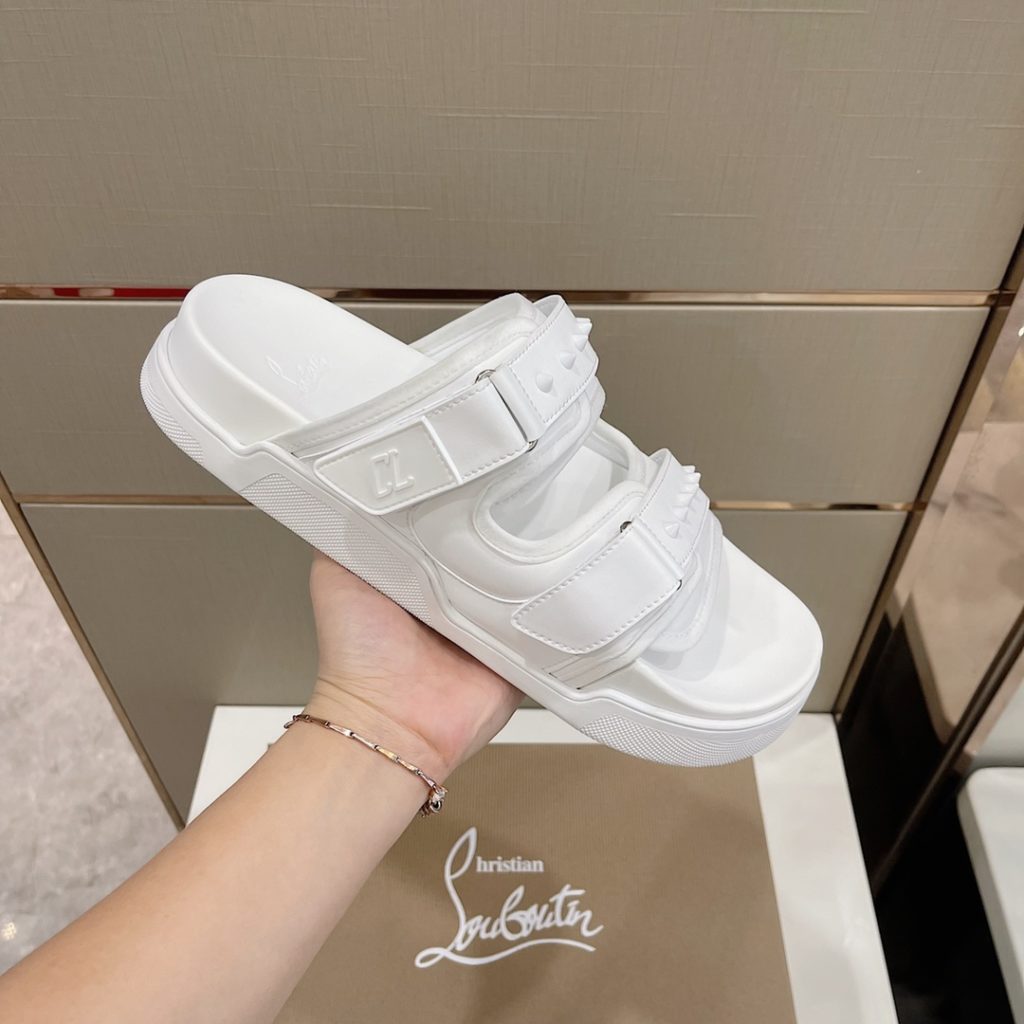CL2023's latest model - the latest member of the men's thick sole rivet slipper nail family, is also a dazzling red sole shoe element. The embroidery on the cow leather upper is super heavy and has a texture. Original red outsole, Size: 38-45